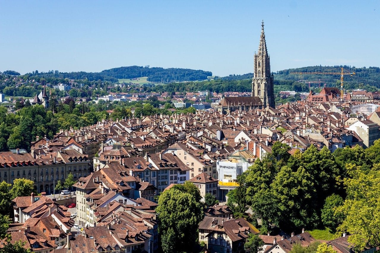 Rahmenbedingungen für eine datenzentrierte Verwaltung: Erfolgsfaktoren für die Umsetzung von Rollenkonzepten als Beispiel für die Stadt Bern