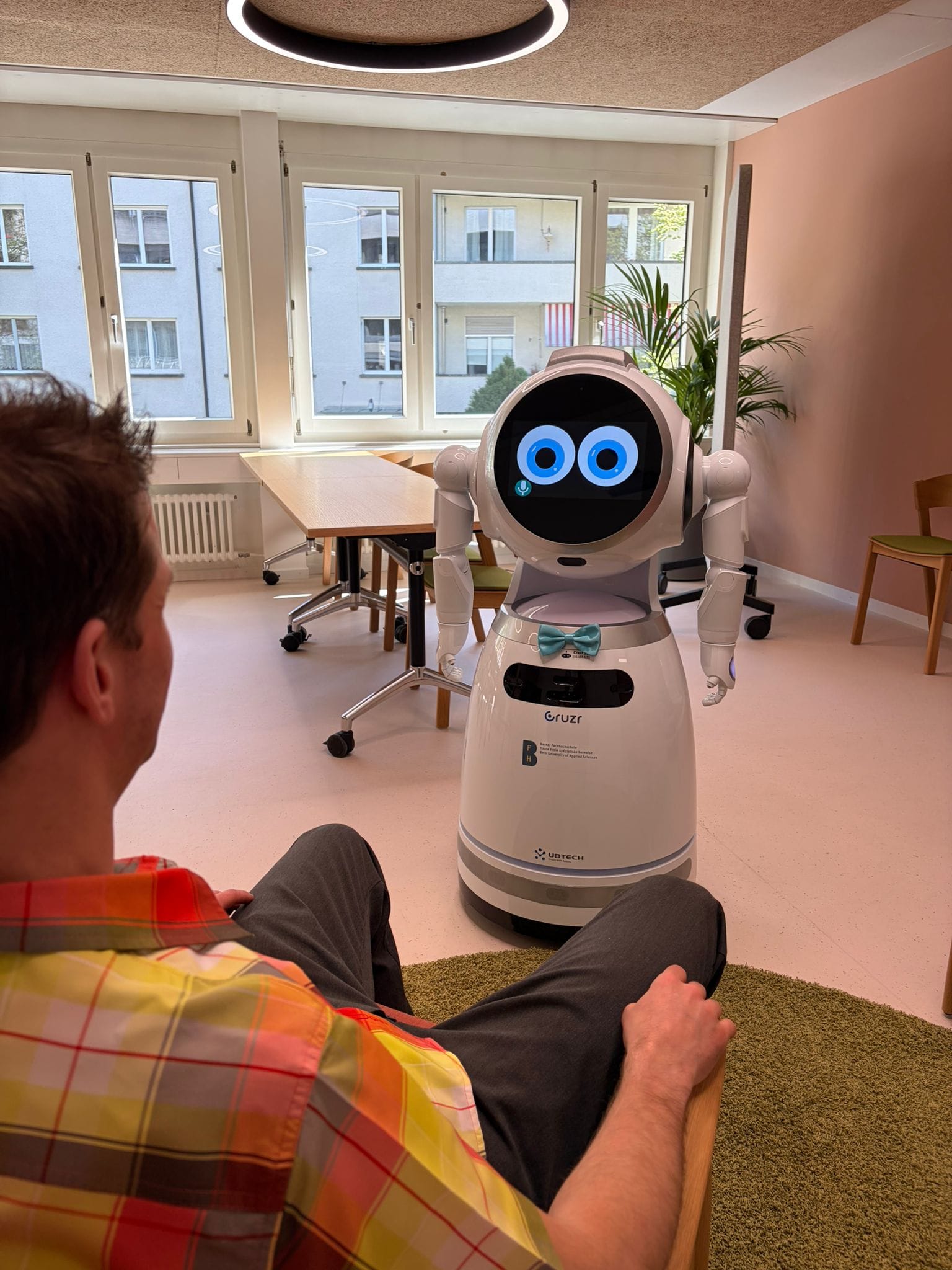 Roboter im Wartezimmer: Beruhigend, irritierend oder einfach praktisch?