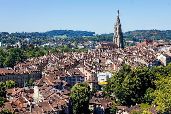 Rahmenbedingungen für eine datenzentrierte Verwaltung: Erfolgsfaktoren für die Umsetzung von Rollenkonzepten als Beispiel für die Stadt Bern